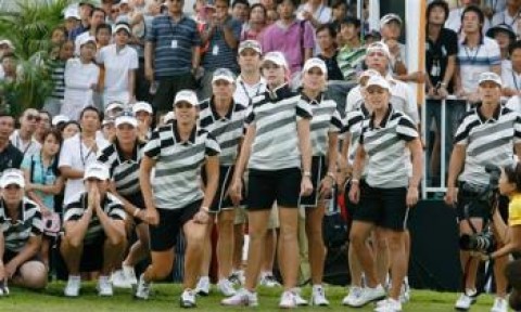 Annika Sorenstam chia tay sự nghiệp với chức vô địch Lexus Cup