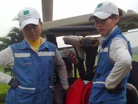 Nước mắt cay cực của caddy nữ