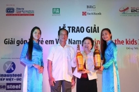 Swing for the Kids 2013 quyên trên 1 tỷ đồng cho học sinh nghèo