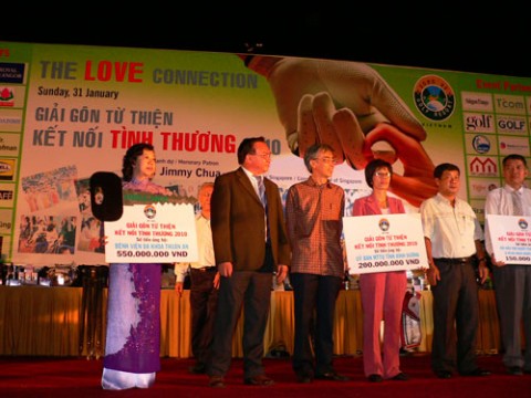 62.000 USD hỗ trợ bệnh nhân nghèo và trẻ em tàn tật 