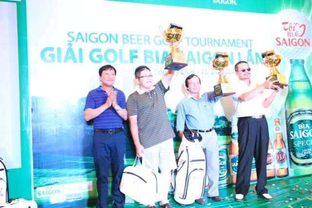 Bia Sài Gòn ủng hộ 600 triệu đồng cho quỹ phát triển gôn trẻ Việt Nam