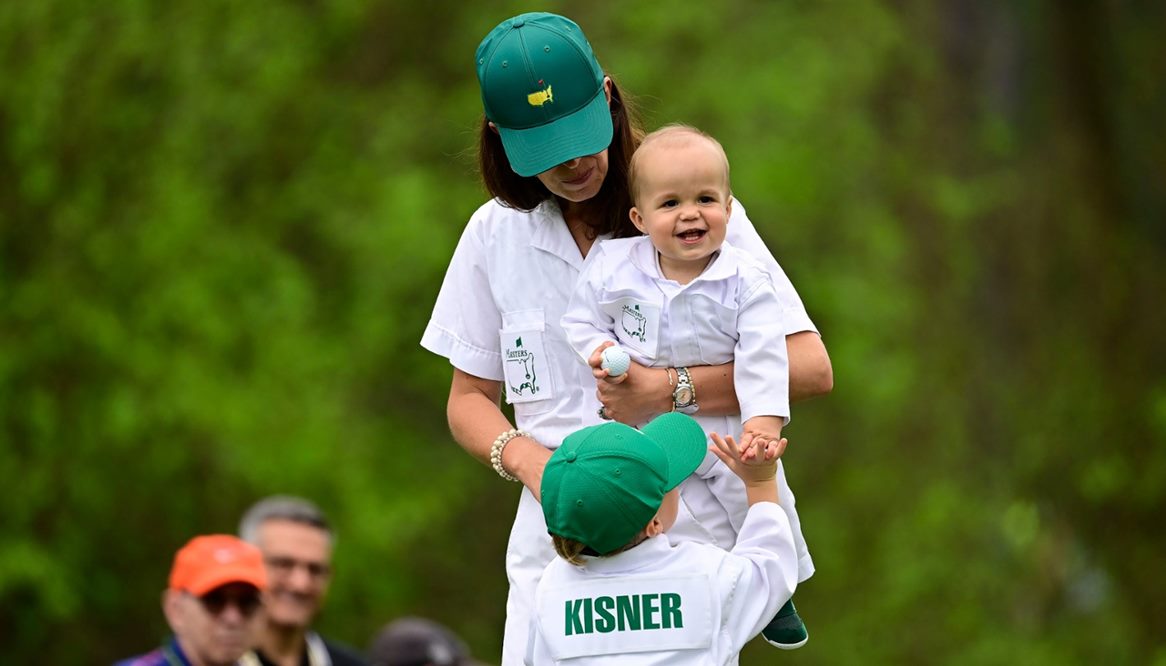 Vợ và con gái của Kevin Kisner. Ảnh: Masters.com
